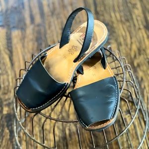 Classic style PONS size 11/41 great used condition, sparingly worn.